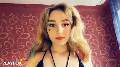 മാജിക് വെർച്വൽ റിയാലിറ്റി ഗ്ലാസുകൾ എനിക്ക് ഹാർലി ക്വിനുമായി സെക്സ് നൽകി